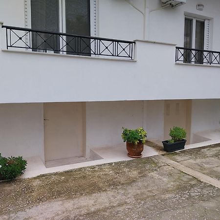Nav Apart, Salamina Paloukia Esterno foto